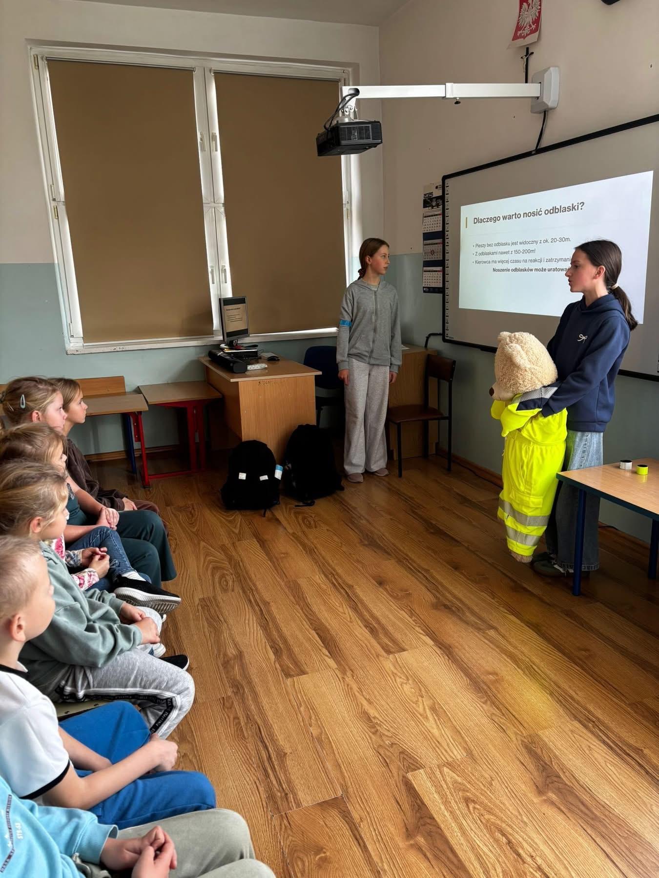 Uczniowie w świetlicy szkolnej