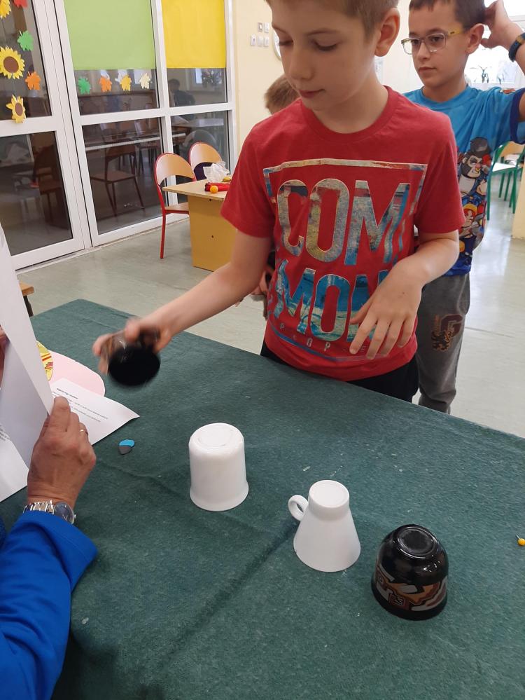 (szerokość: 750 / wysokość: 999)