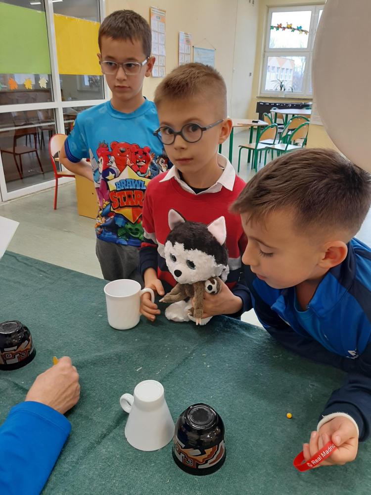 (szerokość: 750 / wysokość: 999)