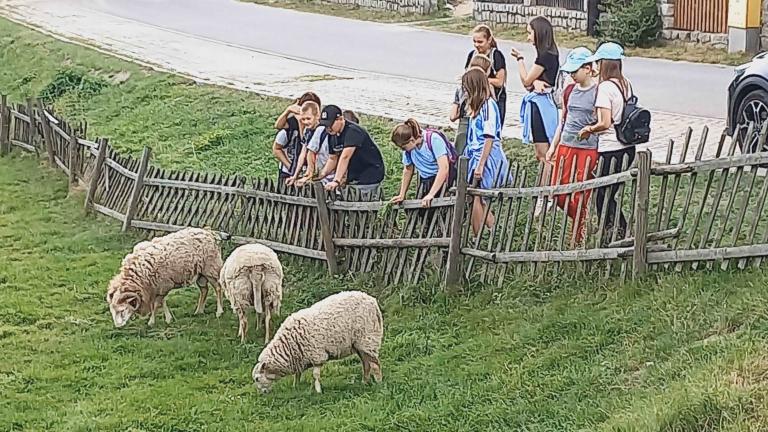 Uczniowie podczas wycieczki do Piechowic