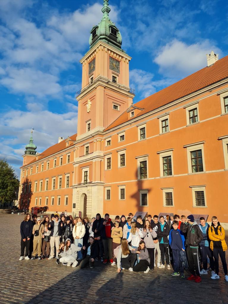 Uczniowie podczas wycieczki do Warszawy