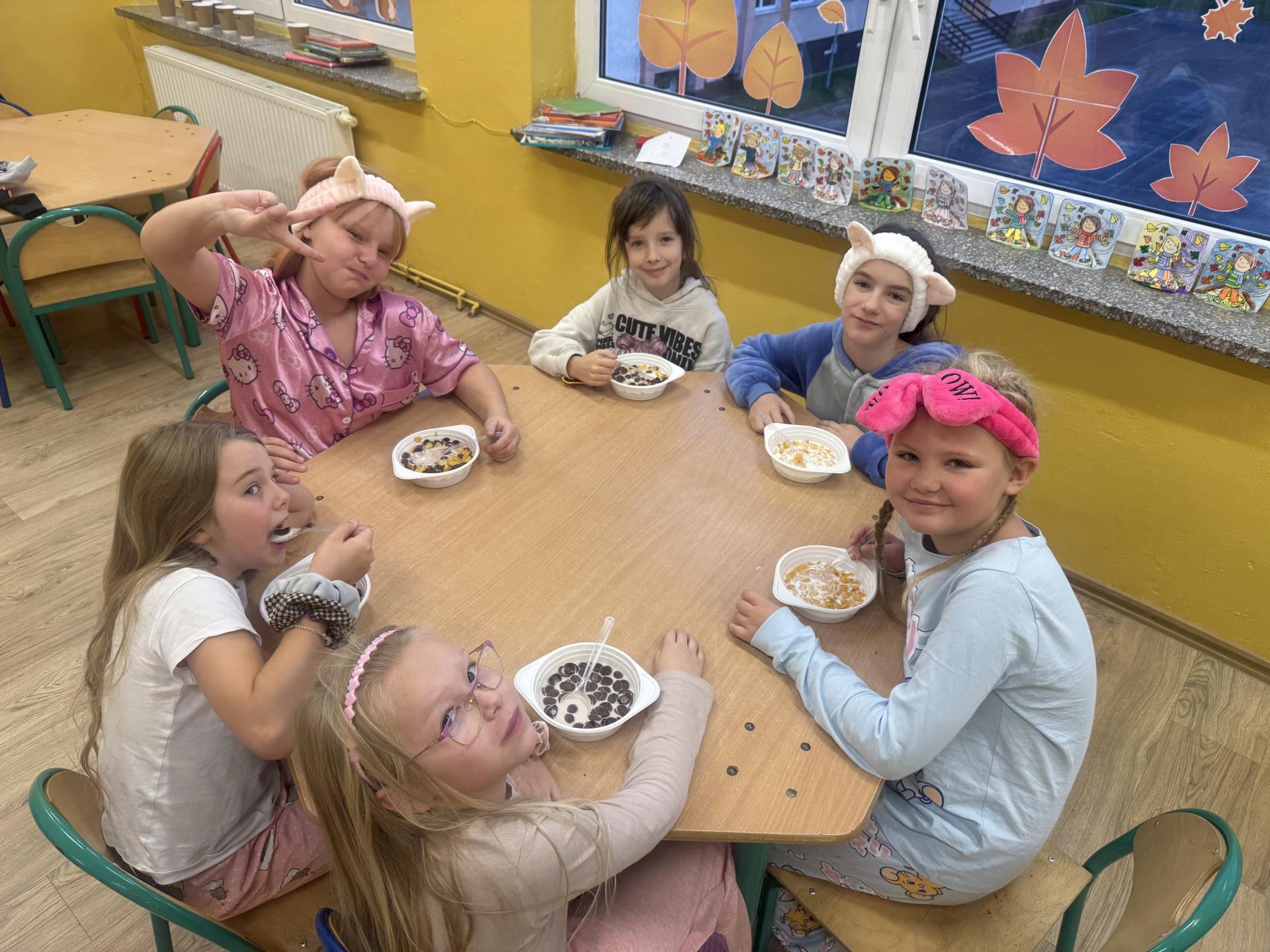 3A- nocowanie w szkole