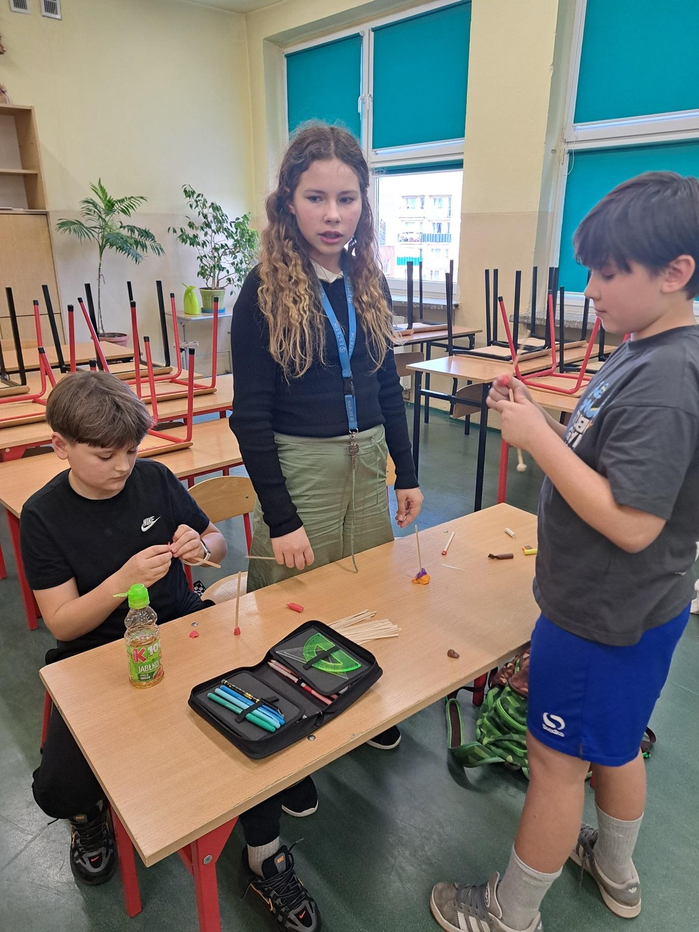 zadanie z patyczkami