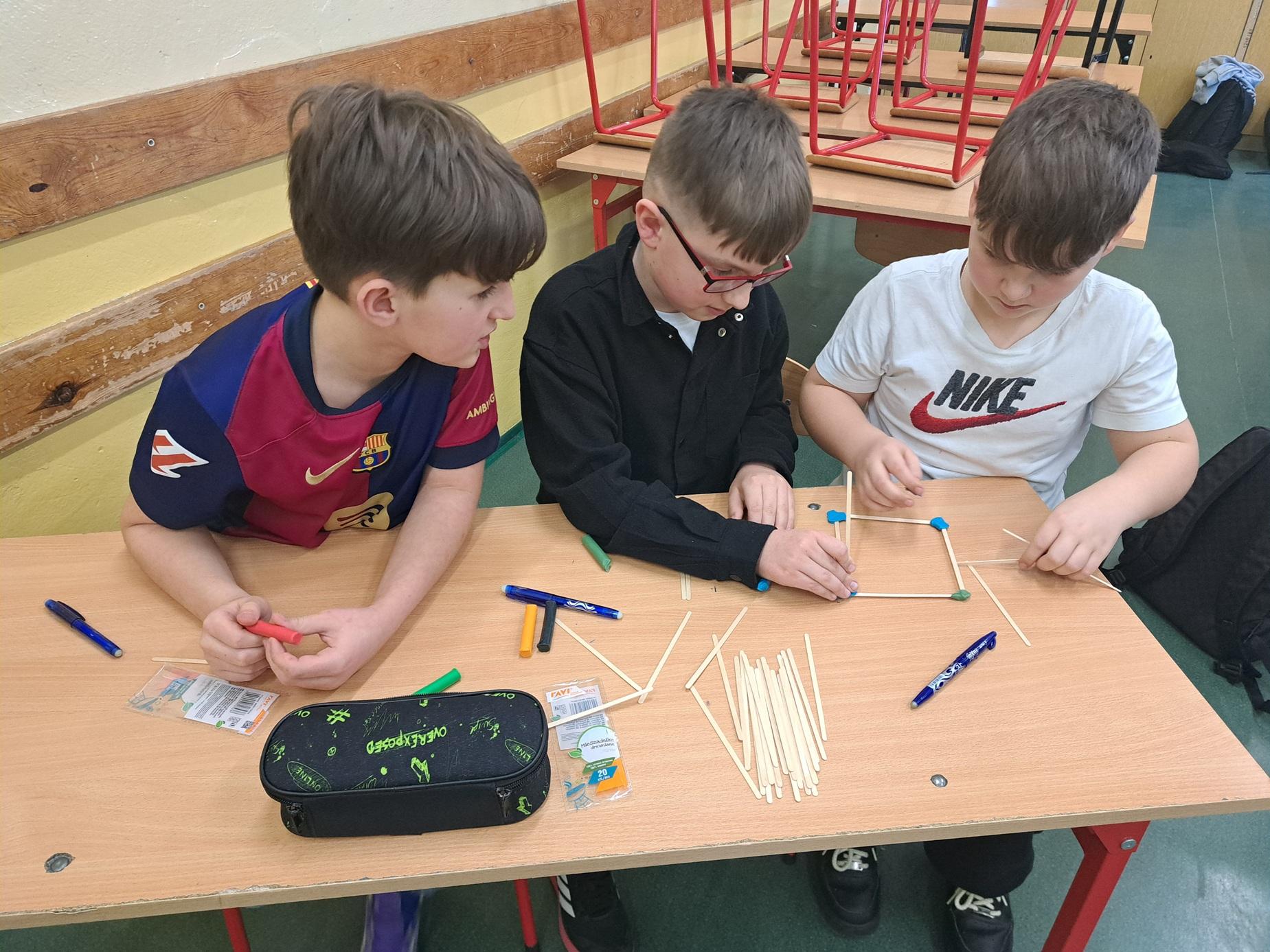 zadanie z patyczkami