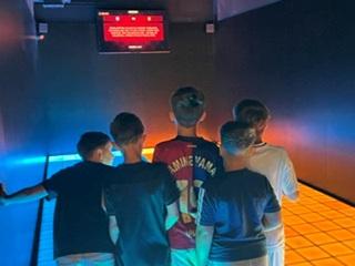 zabawa na interaktywnej podłodze