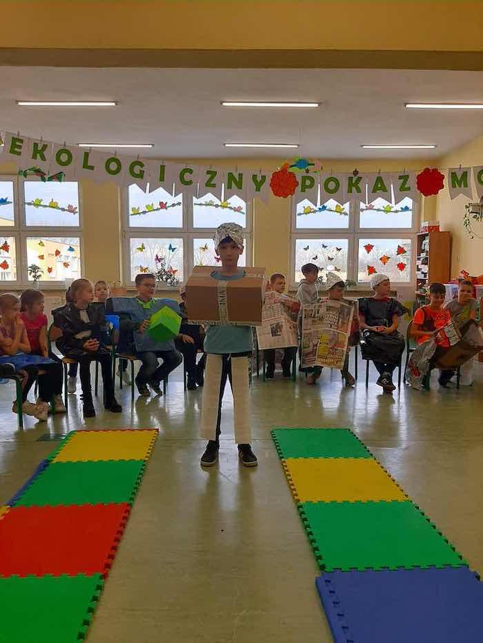 (szerokość: 700 / wysokość: 933)