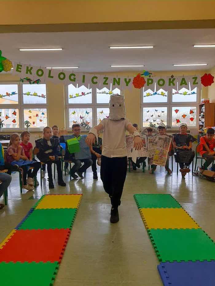 (szerokość: 700 / wysokość: 933)
