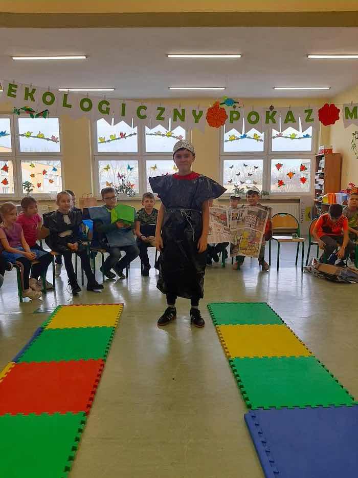 (szerokość: 700 / wysokość: 933)